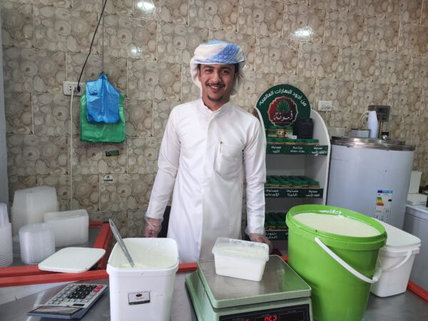 من خيم الصحراء إلى مشروع ناجح لإنتاج الألبان والأجبان من خيم الصحراء إلى مشروع ناجح لإنتاج الألبان والأجبان